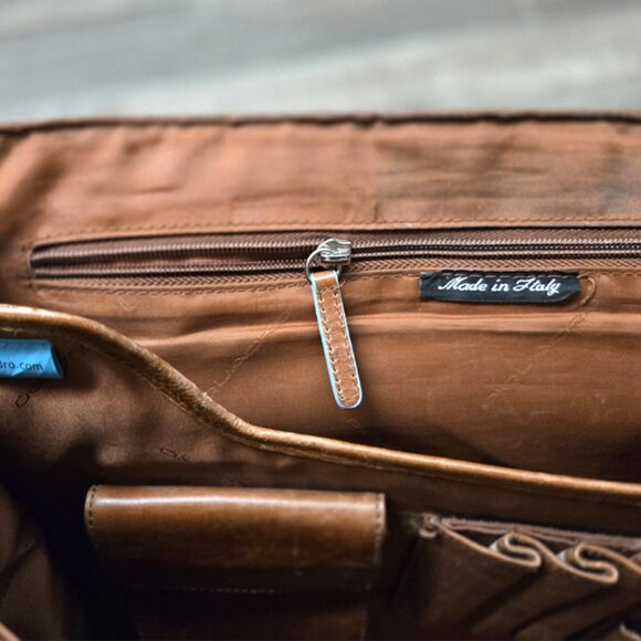 VINTAGE ITALIAN LEATHER MESSENGER LAPTOP BAG ATTACHE. 30 YRS OLD PERFECTLY WORN - Picture 8 of 11